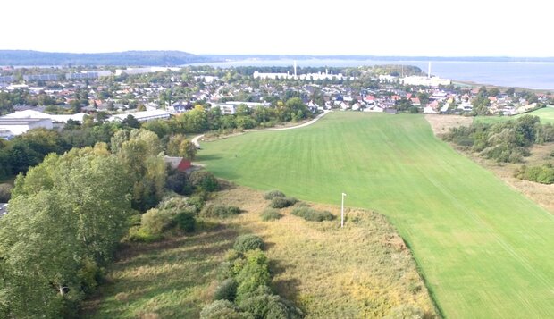 Ellehammervej langs Græse Ådal er et af de steder, der skal reguleres råger. Foto: Frederikssund Kommune.