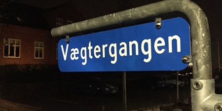 Det nye skilt med vejnavnet Vægtergangen. Foto: Frederikssund Kommune.