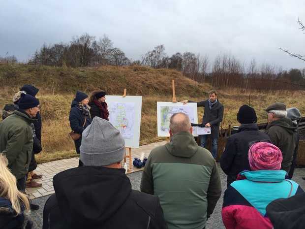 Borgere lytter til Dennis Ravns oplæg om lokalplanen. Foto: Frederikssund Kommune.