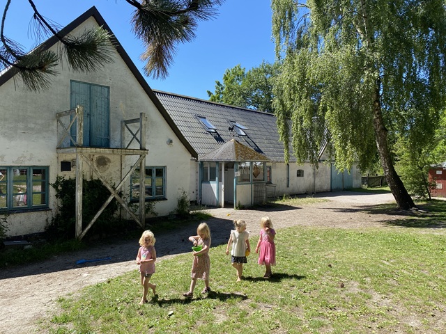 Børnehuset Stenhøjgård har masser gode udearealer. Foto: Frederikssund Kommune.