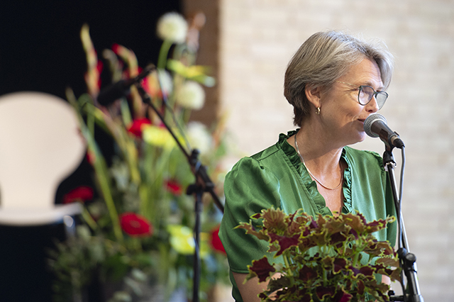 Rektor Agnethe Dybro Petersen holder sin dimissionstale. Foto: Kenneth Jensen, Frederikssund Kommune.
