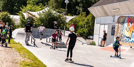 L.O.W. Skateacademy i Frederikssund Skaterpark. Foto Kenneth Jensen.