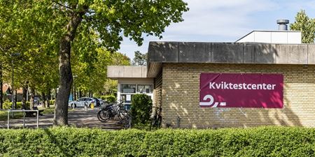 Testcenter i den gamle svømmehal på Odinsvej i Frederikssund. Foto: Frederikssund Kommune, Kenneth Jensen.