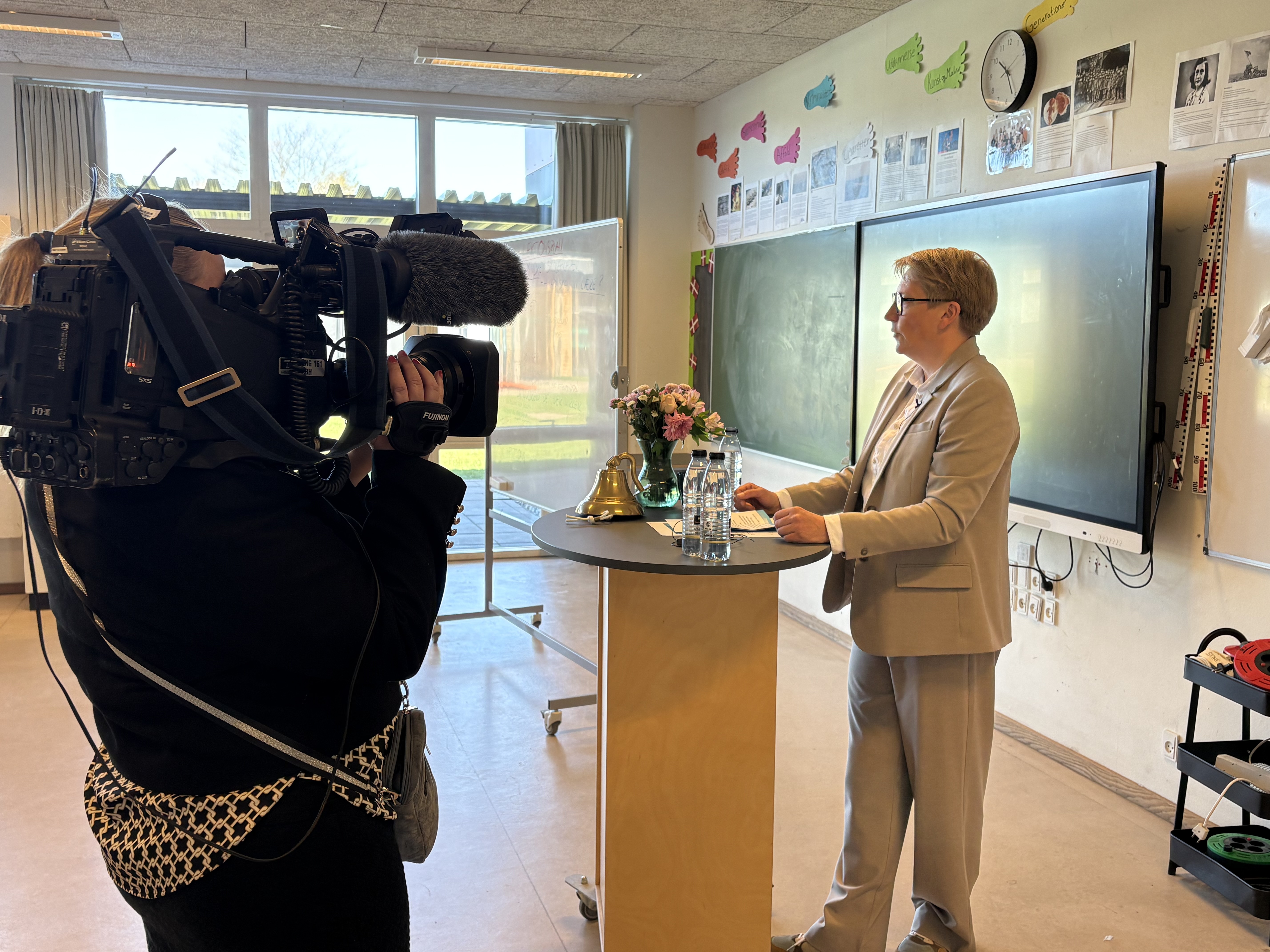 Skoleleder Hanne Rask Pedersen holdt en rørende tale. Foto: Frederikssund Kommune