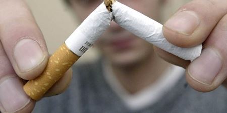Knækket cigaret. Foto Colourbox.