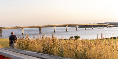 Kronprinsesse Marys Bro i aftensol. Foto: Frederikssund Kommune, Kenneth Jensen.