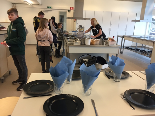 Det nye lokale til madkundskab er taget i brug til stor glæde for elever og lærere. Foto: Frederikssund Kommune.