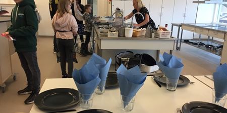 Det nye lokale til madkundskab er taget i brug til stor glæde for elever og lærere. Foto: Frederikssund Kommune.