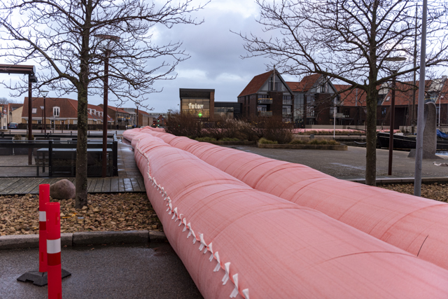 Watertubes på havnen i Frederikssund med Føtex i baggrunden. Foto: Frederikssund Kommune, Kenneth Jensen.