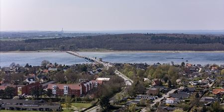 Dronebillede af Frederikssund by med Roskilde Fjord i baggrunden. Foto: Kenneth Jensen.