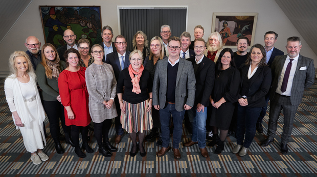 Gruppefoto af de 23 medlemmer af Frederikssund Byråd 2022 - 2025. Foto: Frederikssund Kommune.
