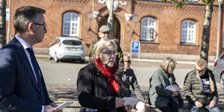 Borgmester Tina Tving Stauning og kommitteret for Hjemmeværnet, Hans Andersen. Foto: Kenneth Jensen.
