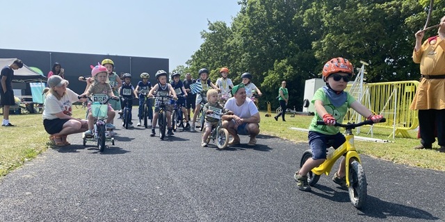 Børnecykelløb for dem på løbecykler eller trehjulede cykler. Foto: Frederikssund Kommune.