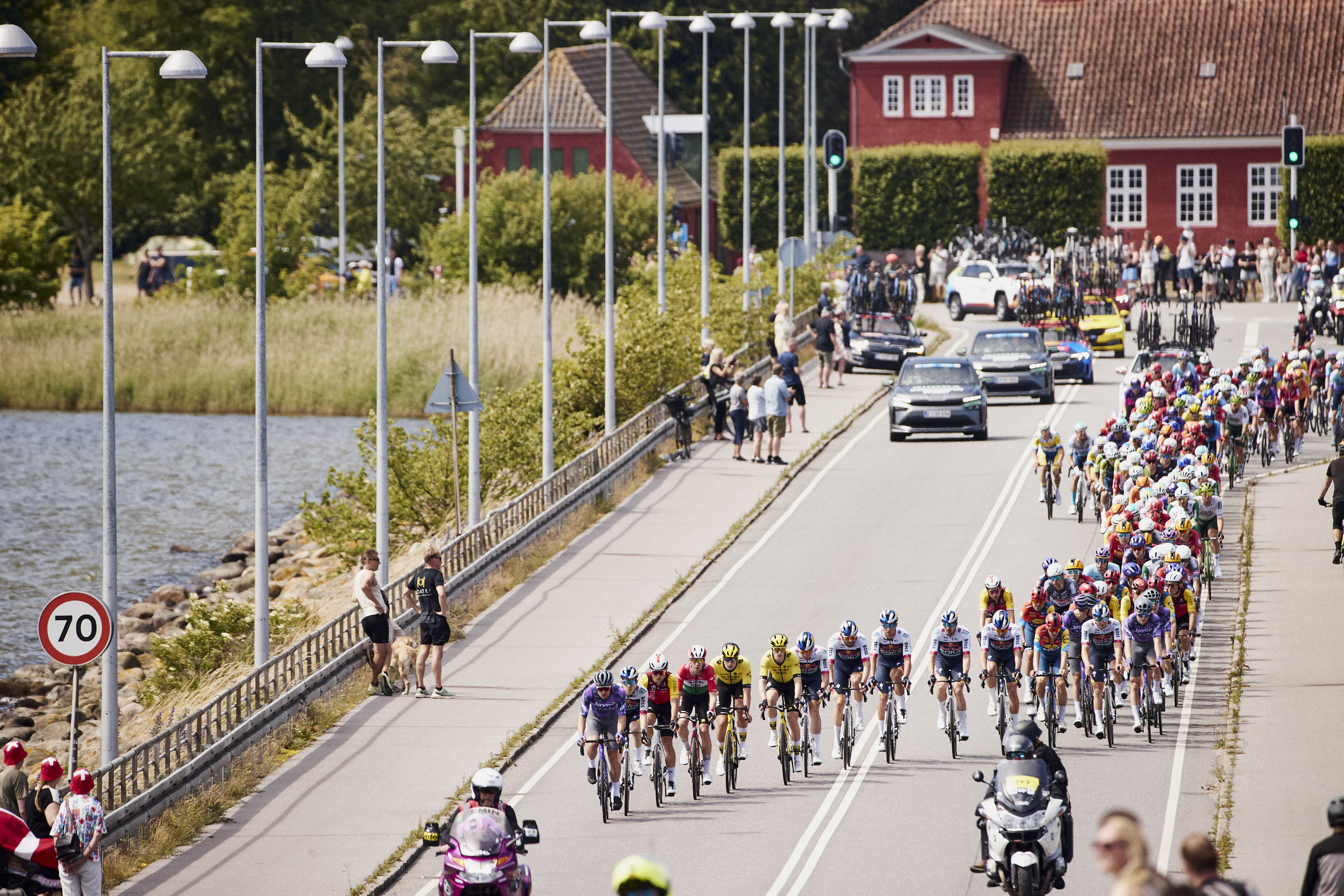Cykelrytterne på vej over Kronprins Frederiks Bro. Foto: Esben Zøllner Olesen