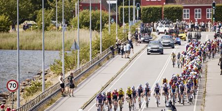 Cykelrytterne på vej over Kronprins Frederiks Bro. Foto: Esben Zøllner Olesen