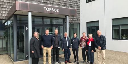 Fælles gruppebillede foran Topsoe