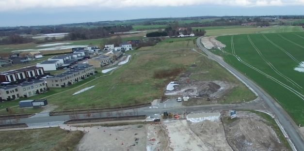 Den sydlige del af Deltavej med Deltakvarteret i baggrunden. Foto: Frederikssund Kommune.