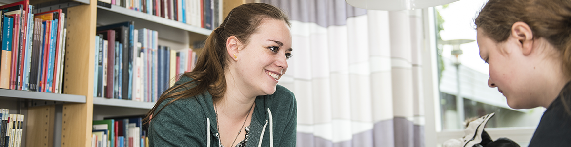 Studerende taler sammen - Foto: Kenneth Jensen.