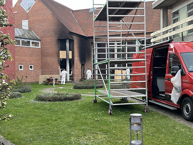 Politiets teknikere arbejder ved Rådhuset. Foto: Kenneth Jensen. Politiets teknikere arbejder ved Rådhuset. Foto: Kenneth Jensen.