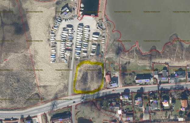Oversigtsbillede af området ved Kignæs Havn, hvor det omtalte areal er markeret. Grafik: Frederikssund Kommune.