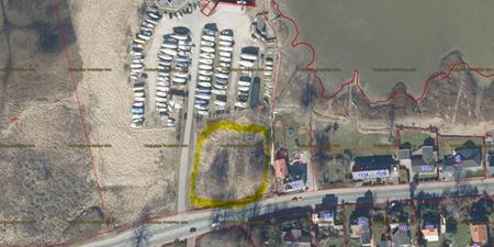 Oversigtsbillede af området ved Kignæs Havn, hvor det omtalte areal er markeret. Grafik: Frederikssund Kommune.