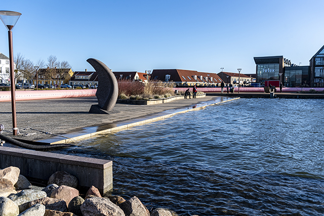 Frederikssund Havn med højvande og watertubes på havnefronten. Foto: Frederikssund Kommune, Kenneth Jensen.