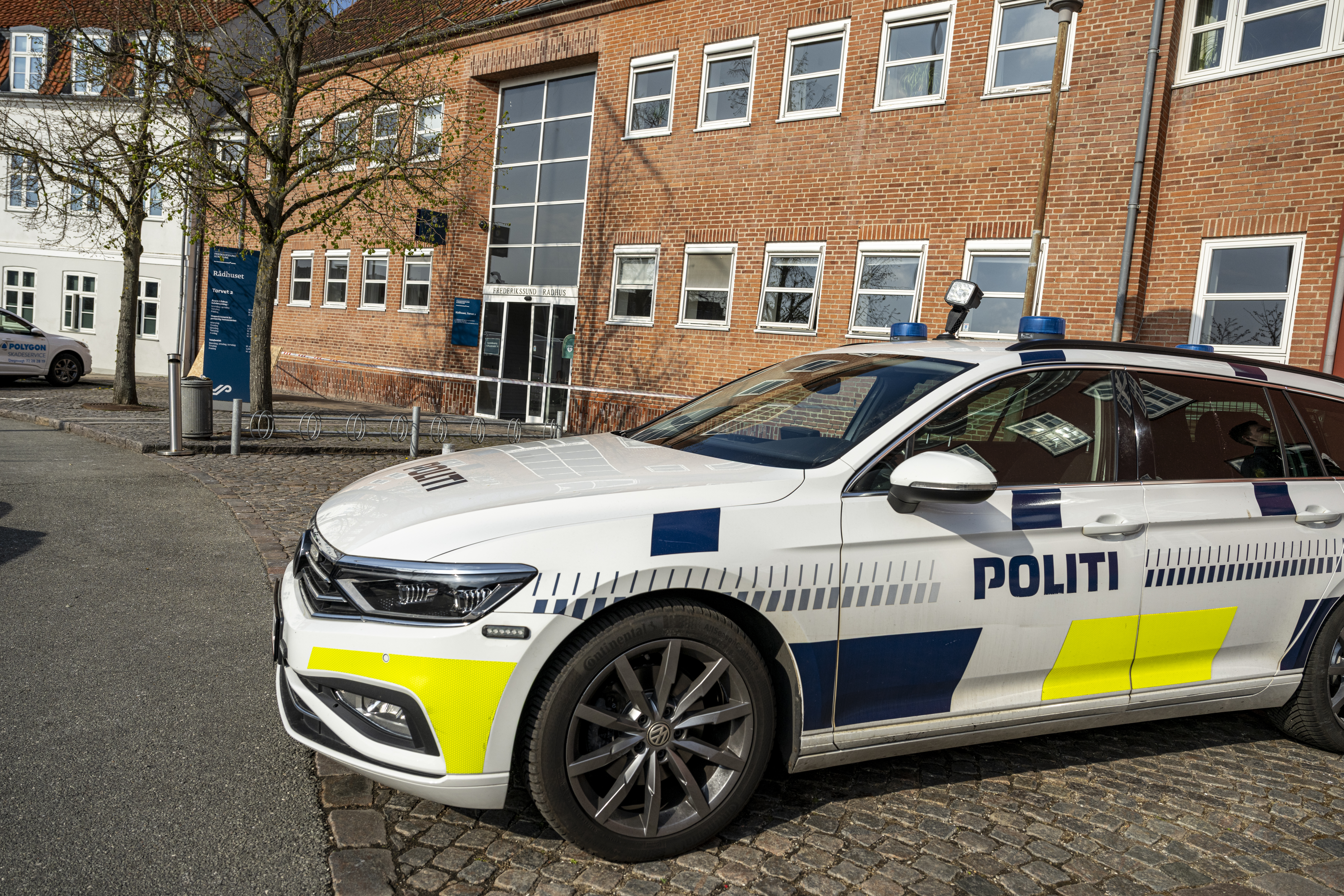 Politibil foran Rådhuset. Arkivfoto: Kenneth Jensen