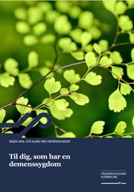 Pjecen: Til dig som har en demenssygdom, dekoreret med grene med grønne blade