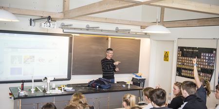 Elever til undervisning. Foto: Kenneth Jensen