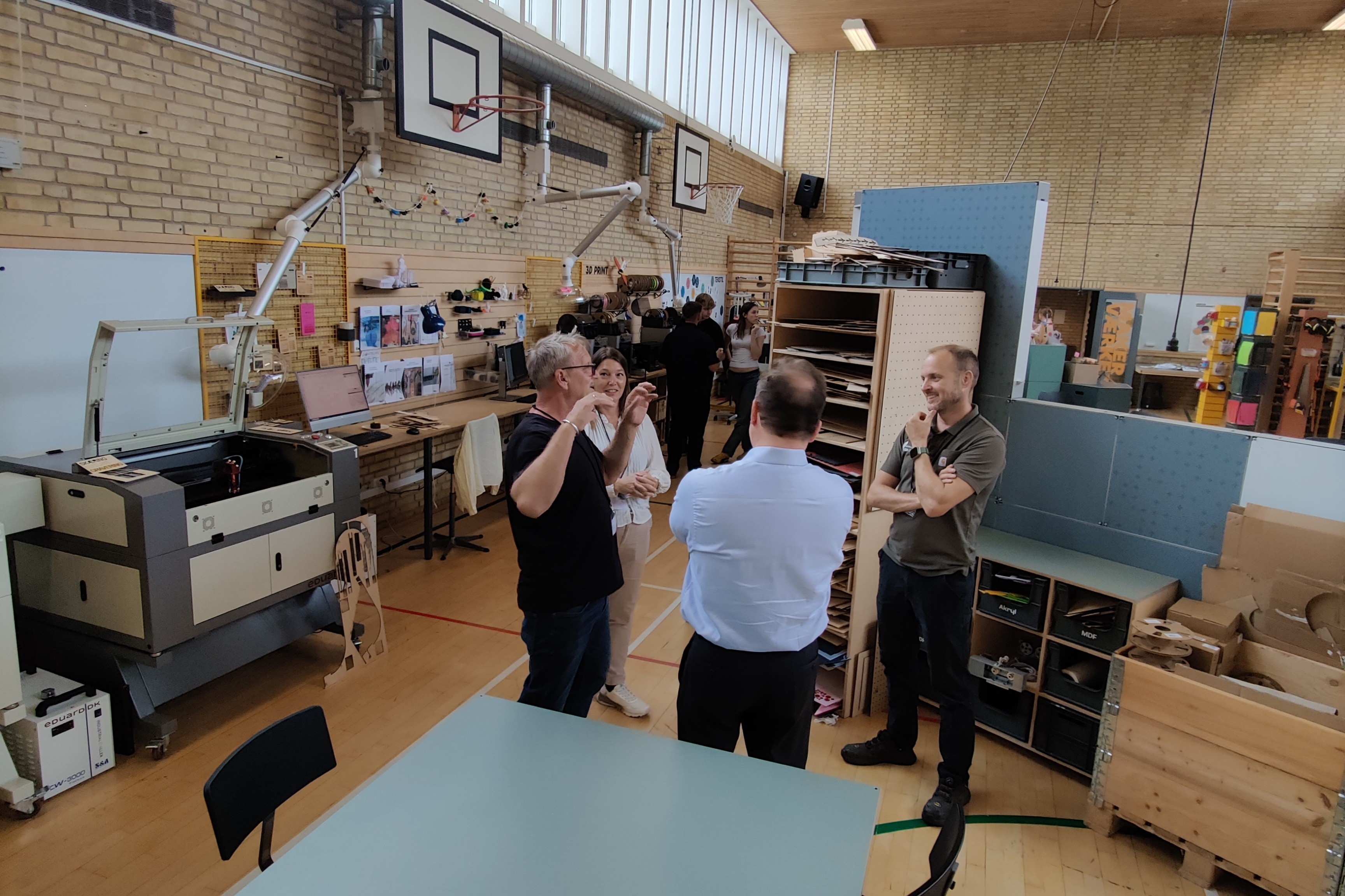 Rundvisning og dialog i MakerVærket. Foto: Frederikssund Kommune.