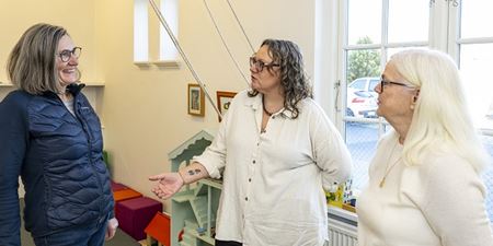 Familiebehandler Charlotte Bengtson, Mette Sejrbo og teamleder Bente Ørgaard Reisz. Foto: Kenneth Jensen.