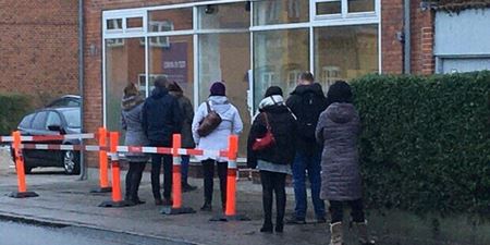 Kø ved testcenteret på Lundevej i Frederikssund. Foto: Frederikssund Kommune.