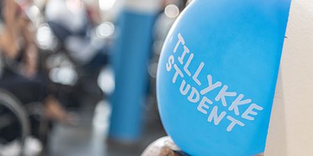 Blå studenterballon. Foto: Kenneth Jensen, Frederikssund Kommune.