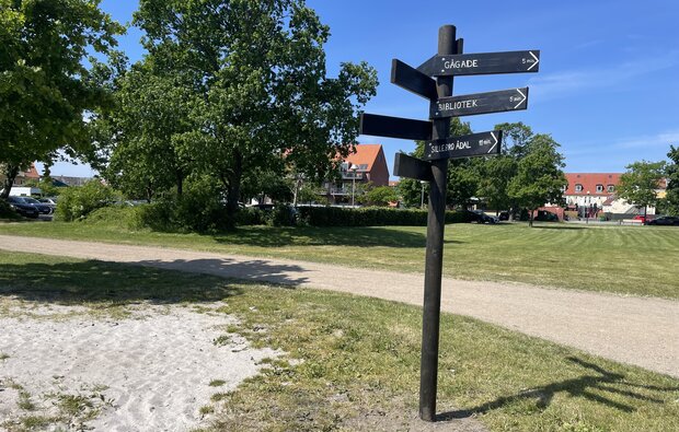 Et af de nye skilte på Bløden. Foto: Frederikssund Kommune.