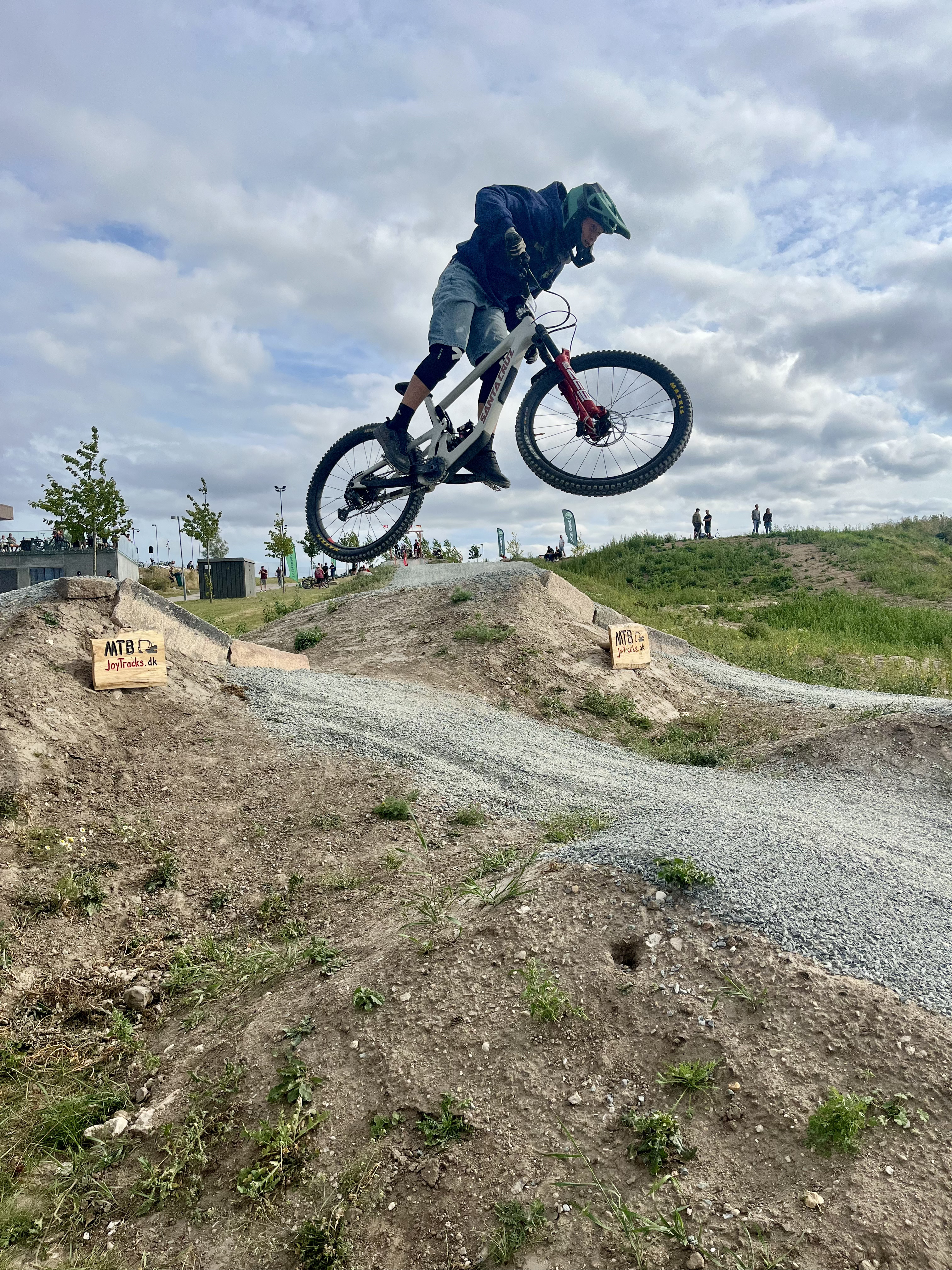 Flyvende MTB-kører. Foto: Frederikssund Kommune
