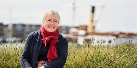 Borgmester Tina Tving Stauning på havnen i Frederikssund. Foto: Frederikssund Kommune.