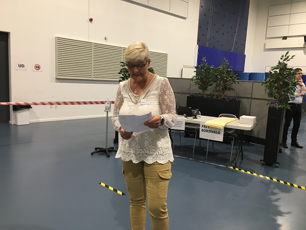 Valgstyrer Jeanette Blokmann åbner valget. Foto: Frederikssund Kommune.