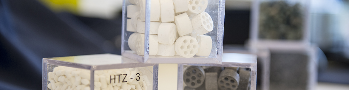 Glas med renseenheder. Foto: Kenneth Jensen.