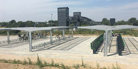 Ny overdækket cykelparkering  ved Vinge Station. Foto: Frederikssund Kommune.