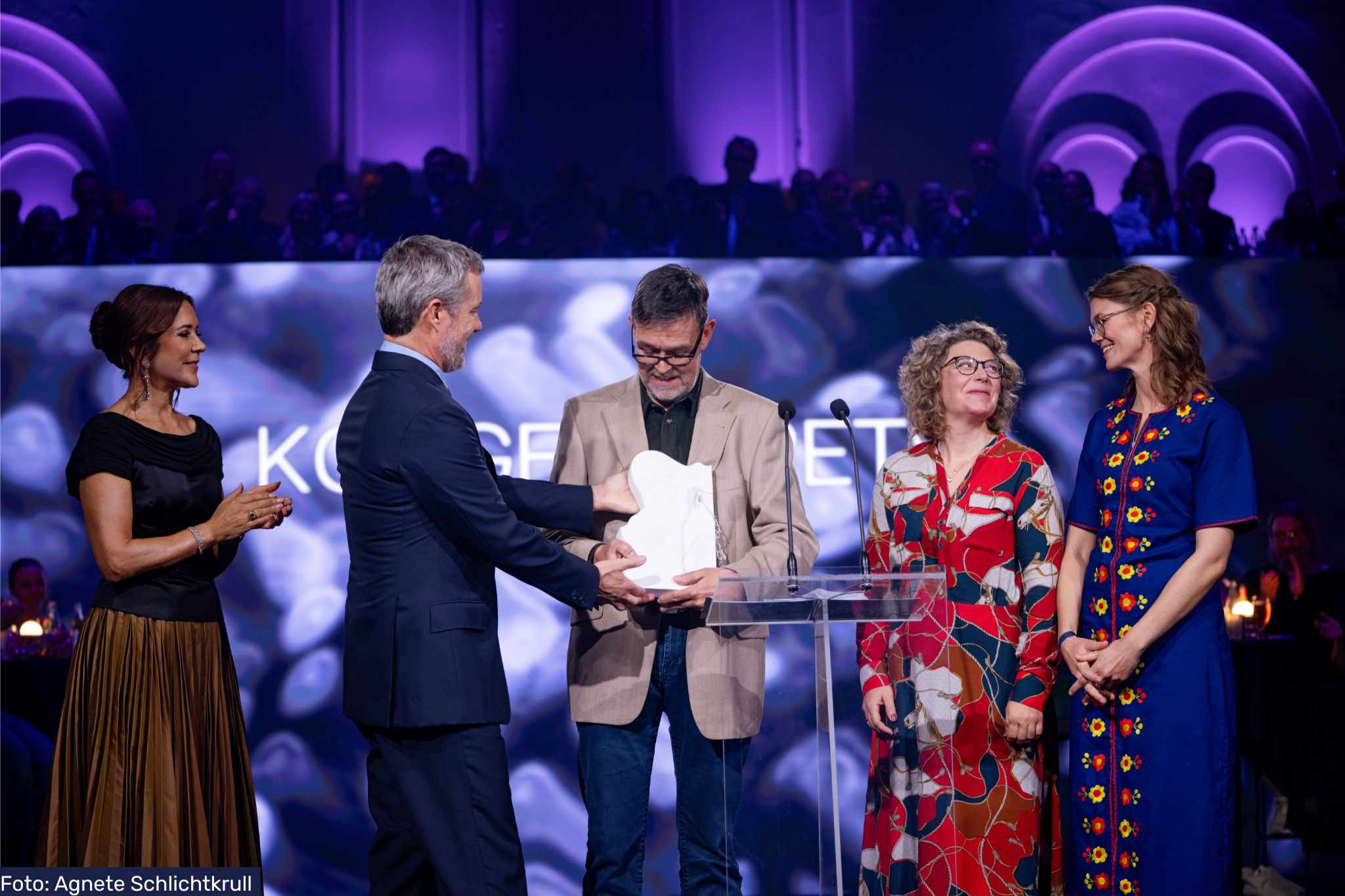 Bent Mariager får overrakt pris af Hans Majestæt Kong Frederik 10. Foto: Agnete Schlichtkrull Bent Mariager får overrakt pris af Hans Majestæt Kong Frederik 10. Foto: Agnete Schlichtkrull