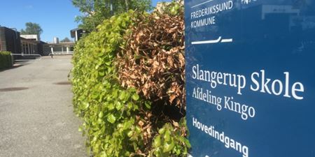 Skilt ved indgangen til Slangerup skole, afd. Kingo. Foto: Frederikssund Kommune.