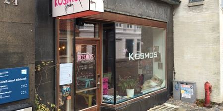Cafe Kosmos i Jernbanegade. Foto: Frederikssund Kommune.