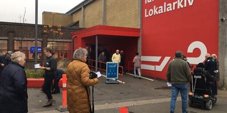 Kø til valgstedet i Jægerspris. Foto: Frederikssund Kommune.