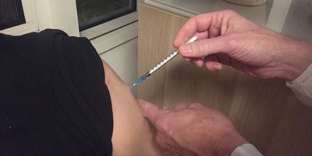 En vaccinationskanyle stikkes i armen. Foto: Frederikssund Kommune.