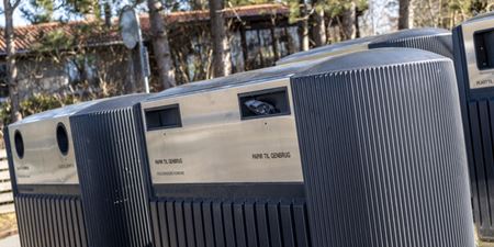 Genbrugsbeholdere i Kulhuse. Foto: Frederikssund Kommune, Kenneth Jensen.