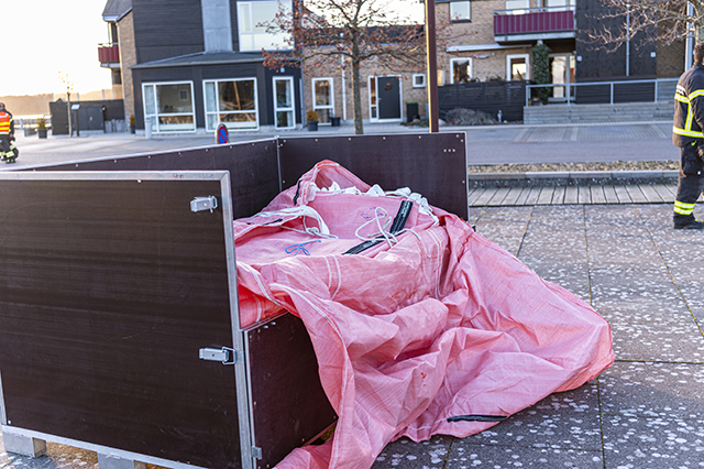 En watertube bliver pakket ud på havnen i Frederikssund. Foto: Frederikssund Kommune, Kenneth Jensen.