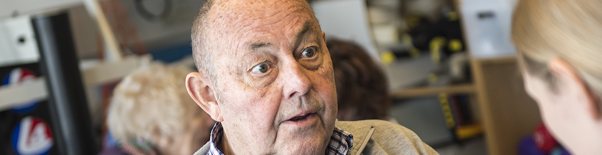 Mand træner på hospitalet. Foto: Kenneth Jensen.