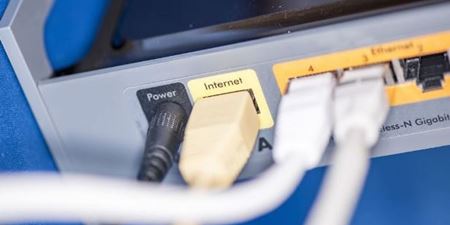 Netværkskabel tilsluttet pc. Foto: Frederikssund kommune, Kenneth Jensen.