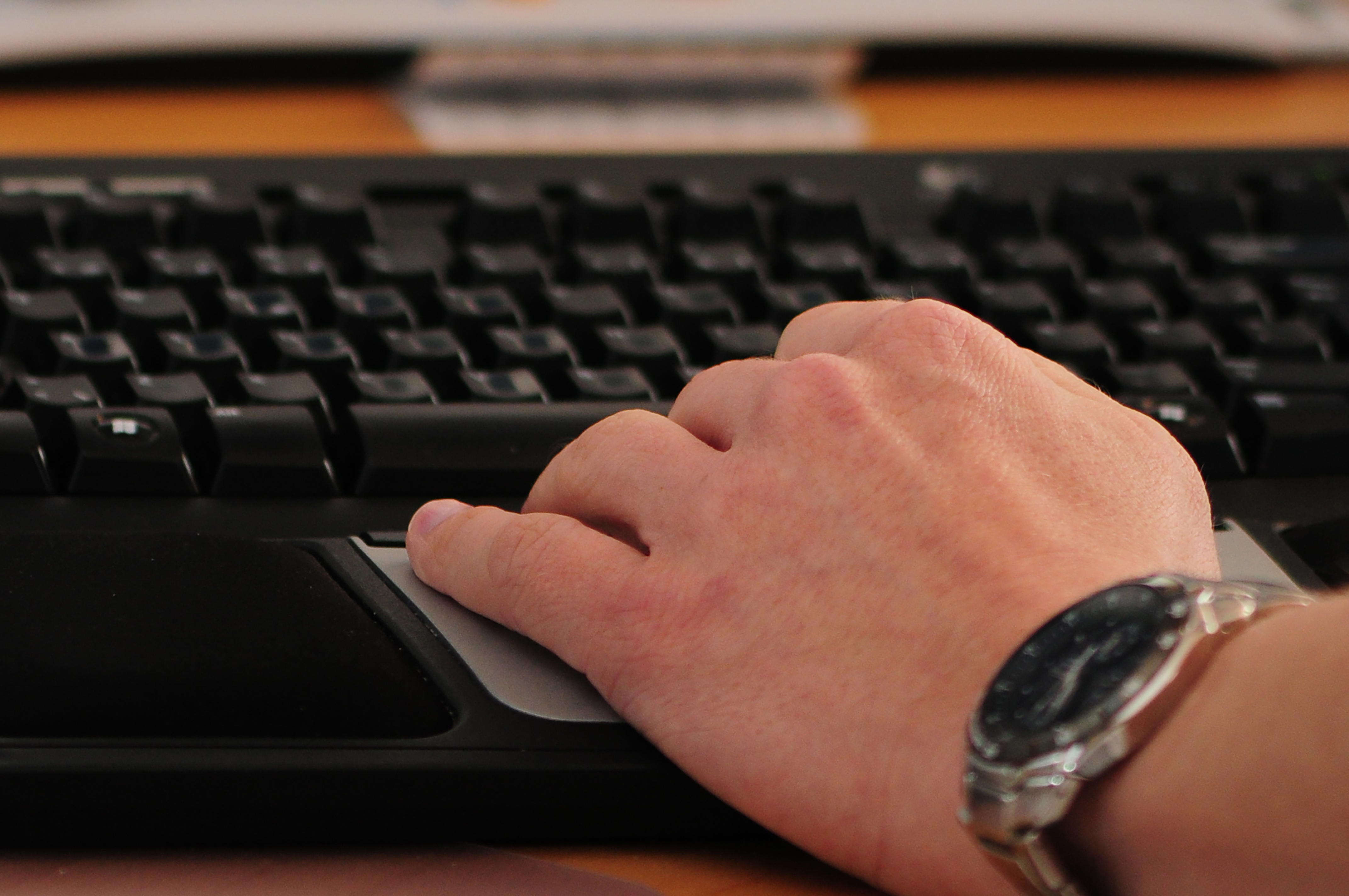 KJP_5372 - 20.07.25 - Hånd på tastatur og MouseTrapper.JPG