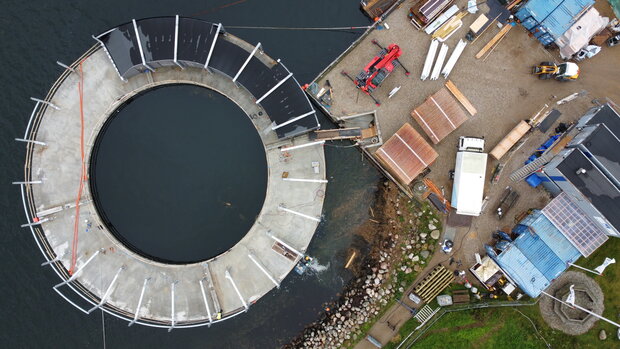 Det cirkelrunde Kultur- og havnebadet set oppefra. Foto: Frederikssund Kommune. 